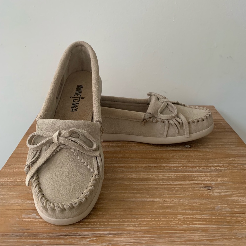 Minnetonka // Stone Newport Moc // Size 6